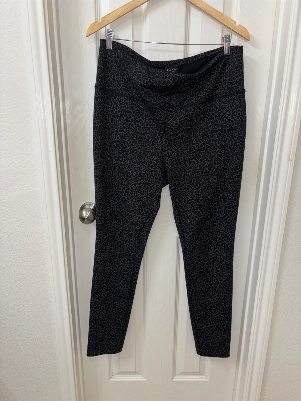Nicole Miller Black High-Rise Micro-Pattern Leggings